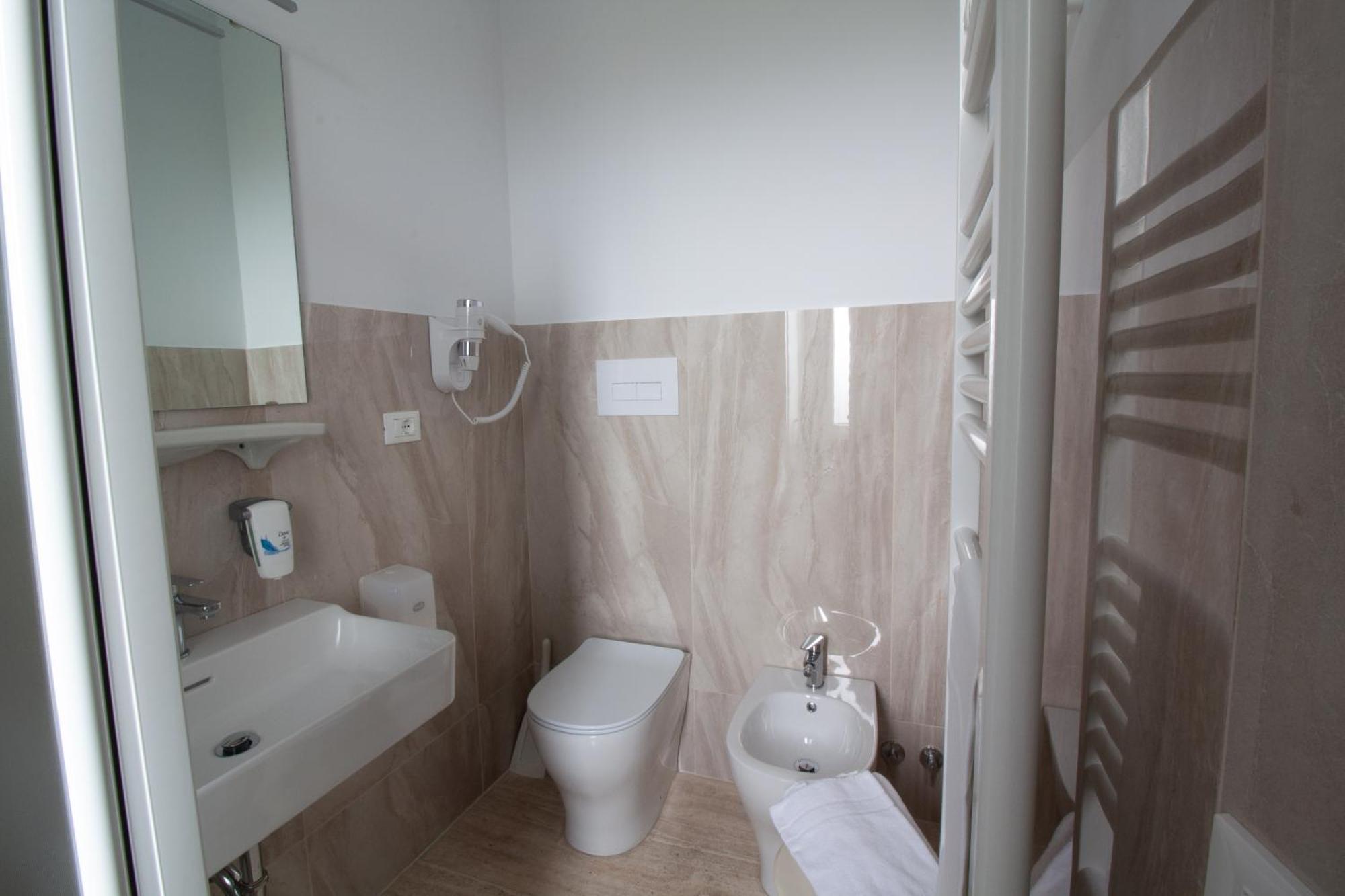 Hotel Europa แตร์โมลิ ภายนอก รูปภาพ